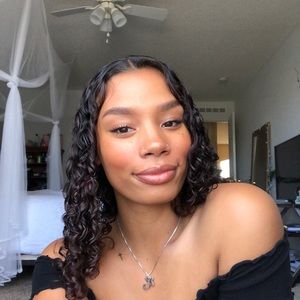 Meet your Posher, Jasmine